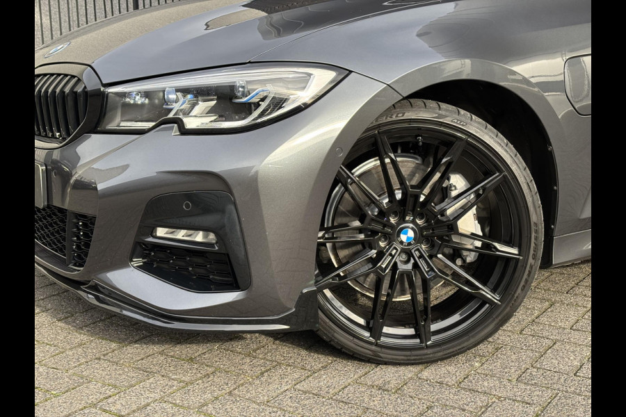 BMW 3 Serie Touring 330e M Sport / Panodak / Alcantara / Laser licht / 20"