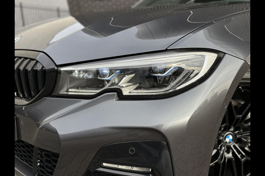 BMW 3 Serie Touring 330e M Sport / Panodak / Alcantara / Laser licht / 20"