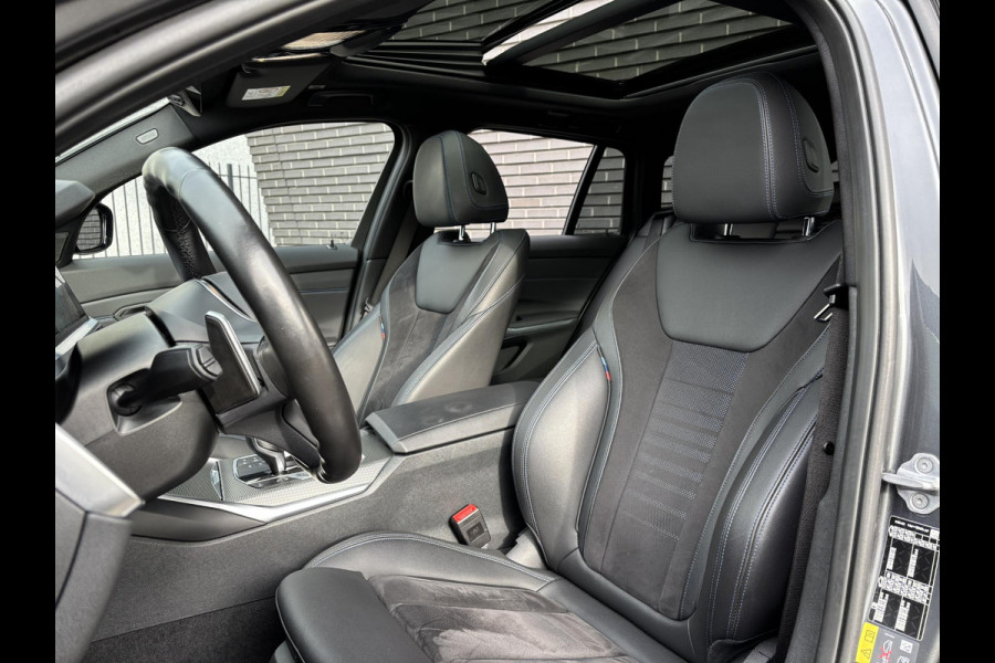 BMW 3 Serie Touring 330e M Sport / Panodak / Alcantara / Laser licht / 20"