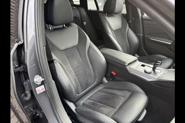 BMW 3 Serie Touring 330e M Sport / Panodak / Alcantara / Laser licht / 20"