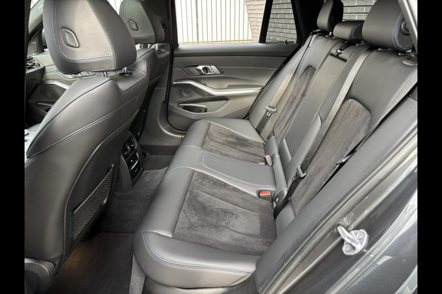 BMW 3 Serie Touring 330e M Sport / Panodak / Alcantara / Laser licht / 20"