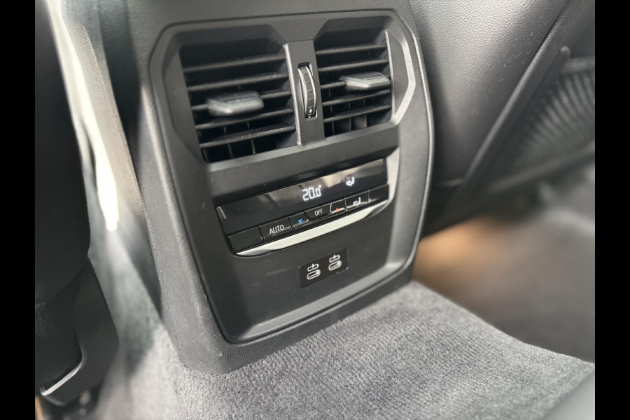 BMW 3 Serie Touring 330e M Sport / Panodak / Alcantara / Laser licht / 20"