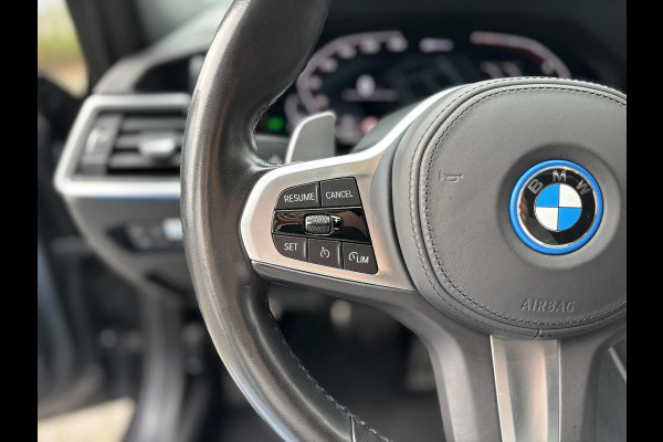 BMW 3 Serie Touring 330e M Sport / Panodak / Alcantara / Laser licht / 20"