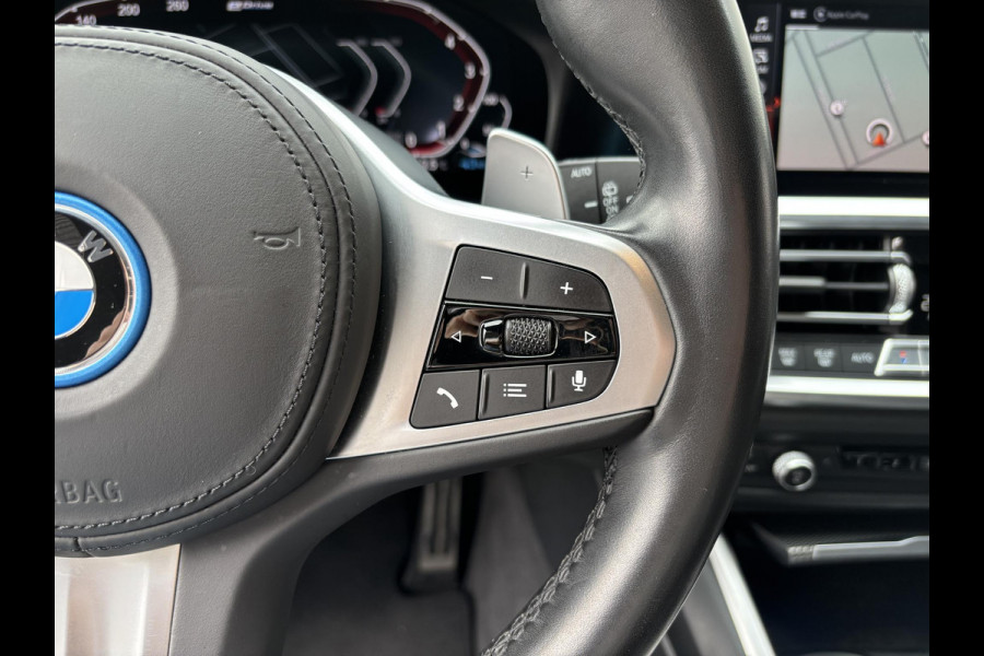 BMW 3 Serie Touring 330e M Sport / Panodak / Alcantara / Laser licht / 20"