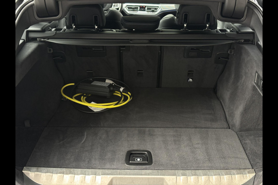 BMW 3 Serie Touring 330e M Sport / Panodak / Alcantara / Laser licht / 20"