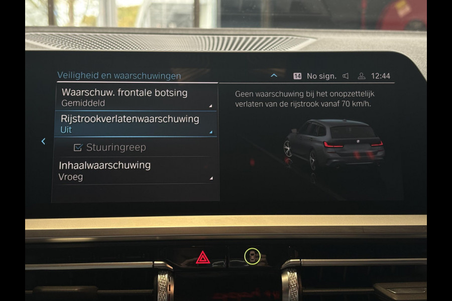 BMW 3 Serie Touring 330e M Sport / Panodak / Alcantara / Laser licht / 20"