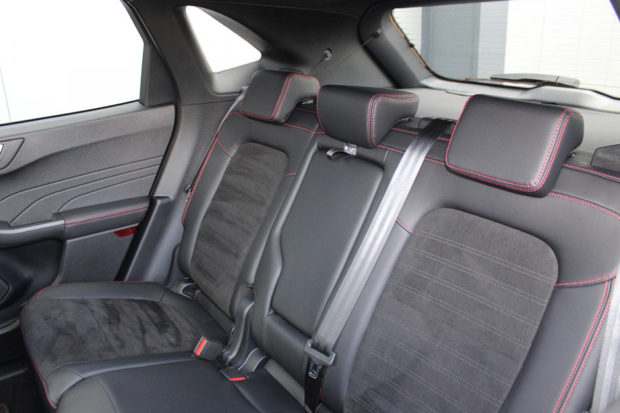 Ford Kuga 2.5-225pk Plug-in Hybrid ST-Line X. Hybride rijden voor een reële prijs ! Adaptive Cruise Control, Stoel- en voorraamverwarming, Climate Control, Metallic lak, Camera v+a, Elektr. achterklep, Side- en lane assist etc.