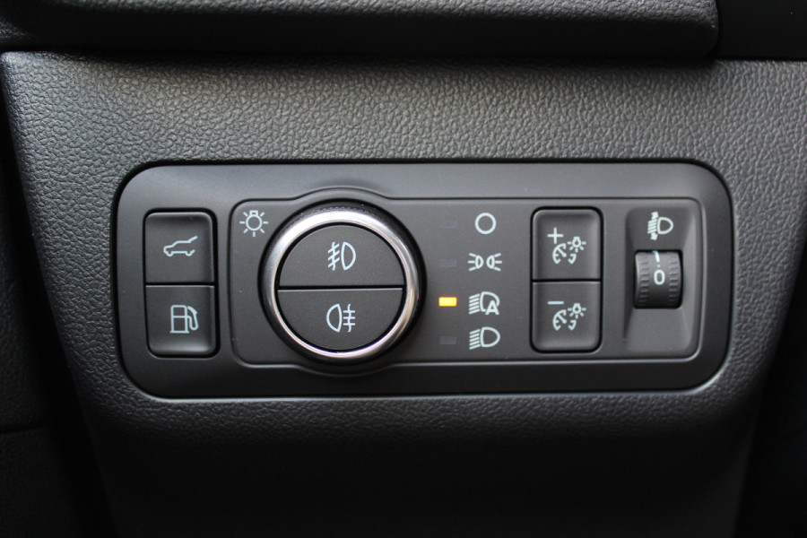 Ford Kuga 2.5-225pk Plug-in Hybrid ST-Line X. Hybride rijden voor een reële prijs ! Adaptive Cruise Control, Stoel- en voorraamverwarming, Climate Control, Metallic lak, Camera v+a, Elektr. achterklep, Side- en lane assist etc.