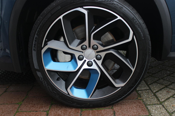 Lynk & Co 01 1.5 261PK PHEV | PANORAMA SCHUIF / KANTELDAK | INFINTY AUDIO | DODEHOEK DETECTIE | NAVIGATIE | DASHBOARD CAMERA | ELEKTRISCHE STOELVERSTELLING MET GEHEUGEN FUNCTIE | DAB+ RADIO | DRAADLOZE APPLE CARPLAY/ANDROID AUTO | DRAADLOZE TELEFOONLADER | ELEKTRISCH BEDIENBARE ACHTERKLEP | STOEL VERWARMING | 360° CAMERA | DODEHOEK DETECTIE | ZWARTE HEMEL BEKLEDING | KEYLESS ENTRY/START | 20" LICHTMETALEN VELGEN |