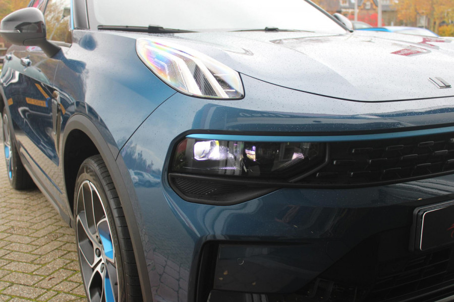 Lynk & Co 01 1.5 261PK PHEV | PANORAMA SCHUIF / KANTELDAK | INFINTY AUDIO | DODEHOEK DETECTIE | NAVIGATIE | DASHBOARD CAMERA | ELEKTRISCHE STOELVERSTELLING MET GEHEUGEN FUNCTIE | DAB+ RADIO | DRAADLOZE APPLE CARPLAY/ANDROID AUTO | DRAADLOZE TELEFOONLADER | ELEKTRISCH BEDIENBARE ACHTERKLEP | STOEL VERWARMING | 360° CAMERA | DODEHOEK DETECTIE | ZWARTE HEMEL BEKLEDING | KEYLESS ENTRY/START | 20" LICHTMETALEN VELGEN |