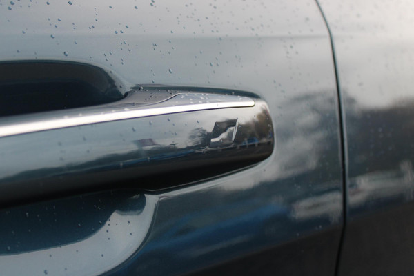 Lynk & Co 01 1.5 261PK PHEV | PANORAMA SCHUIF / KANTELDAK | INFINTY AUDIO | DODEHOEK DETECTIE | NAVIGATIE | DASHBOARD CAMERA | ELEKTRISCHE STOELVERSTELLING MET GEHEUGEN FUNCTIE | DAB+ RADIO | DRAADLOZE APPLE CARPLAY/ANDROID AUTO | DRAADLOZE TELEFOONLADER | ELEKTRISCH BEDIENBARE ACHTERKLEP | STOEL VERWARMING | 360° CAMERA | DODEHOEK DETECTIE | ZWARTE HEMEL BEKLEDING | KEYLESS ENTRY/START | 20" LICHTMETALEN VELGEN |