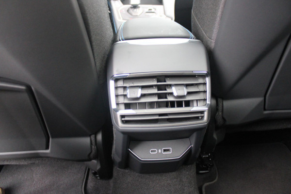 Lynk & Co 01 1.5 261PK PHEV | PANORAMA SCHUIF / KANTELDAK | INFINTY AUDIO | DODEHOEK DETECTIE | NAVIGATIE | DASHBOARD CAMERA | ELEKTRISCHE STOELVERSTELLING MET GEHEUGEN FUNCTIE | DAB+ RADIO | DRAADLOZE APPLE CARPLAY/ANDROID AUTO | DRAADLOZE TELEFOONLADER | ELEKTRISCH BEDIENBARE ACHTERKLEP | STOEL VERWARMING | 360° CAMERA | DODEHOEK DETECTIE | ZWARTE HEMEL BEKLEDING | KEYLESS ENTRY/START | 20" LICHTMETALEN VELGEN |