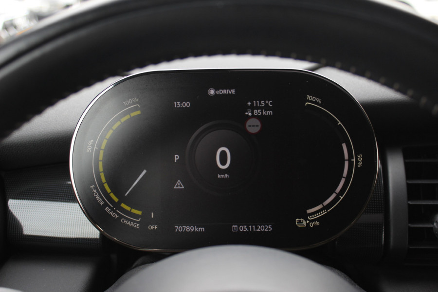 MINI Mini Electric Yours 33 kWh / SoH 95.5% / Full option! / Panoramadak / Camera / Head-up / Leder / Harman Kardon / Keyless / 17'' / CarPlay / Stoelverwarming / Matrix LED / DAB / Cruise Control