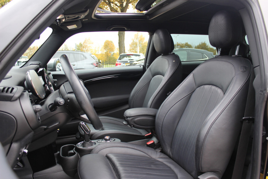 MINI Mini Electric Yours 33 kWh / SoH 95.5% / Full option! / Panoramadak / Camera / Head-up / Leder / Harman Kardon / Keyless / 17'' / CarPlay / Stoelverwarming / Matrix LED / DAB / Cruise Control