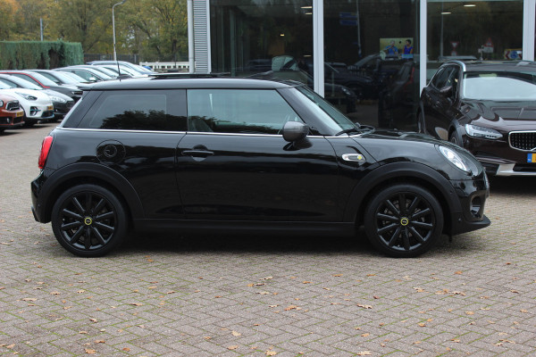 MINI Mini Electric Yours 33 kWh / SoH 95.5% / Full option! / Panoramadak / Camera / Head-up / Leder / Harman Kardon / Keyless / 17'' / CarPlay / Stoelverwarming / Matrix LED / DAB / Cruise Control