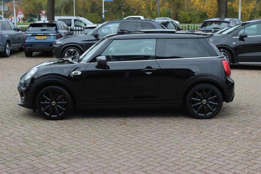 MINI Mini Electric Yours 33 kWh / SoH 95.5% / Full option! / Panoramadak / Camera / Head-up / Leder / Harman Kardon / Keyless / 17'' / CarPlay / Stoelverwarming / Matrix LED / DAB / Cruise Control