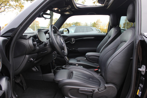 MINI Mini Electric Yours 33 kWh / SoH 95.5% / Full option! / Panoramadak / Camera / Head-up / Leder / Harman Kardon / Keyless / 17'' / CarPlay / Stoelverwarming / Matrix LED / DAB / Cruise Control