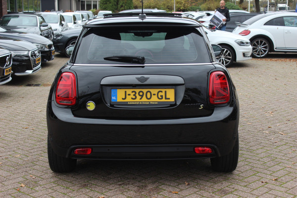 MINI Mini Electric Yours 33 kWh / SoH 95.5% / Full option! / Panoramadak / Camera / Head-up / Leder / Harman Kardon / Keyless / 17'' / CarPlay / Stoelverwarming / Matrix LED / DAB / Cruise Control