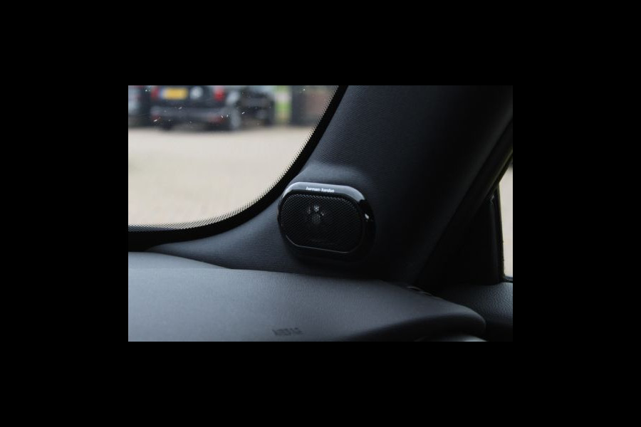 MINI Mini Electric Yours 33 kWh / SoH 95.5% / Full option! / Panoramadak / Camera / Head-up / Leder / Harman Kardon / Keyless / 17'' / CarPlay / Stoelverwarming / Matrix LED / DAB / Cruise Control