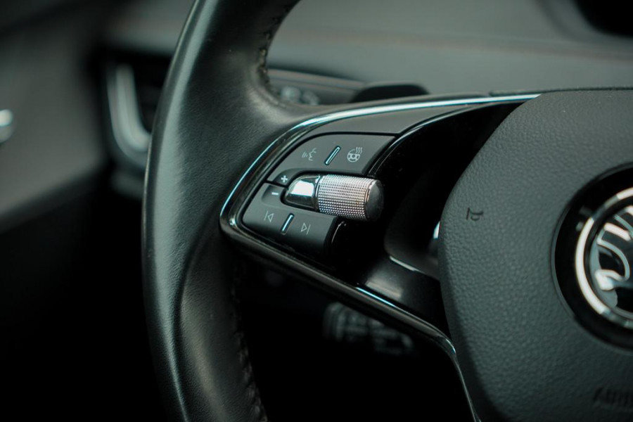 Škoda ENYAQ iV 80 / Comfort Pack / Leder / 21'' / Warmtepomp / Adaptive Cruise / Incl BTW