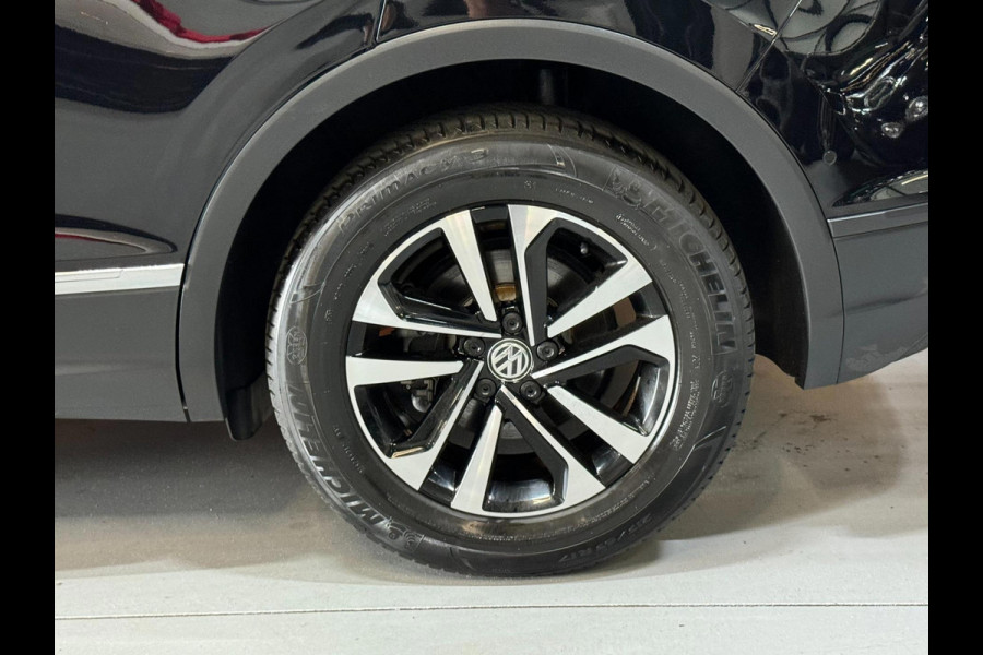 Volkswagen Tiguan 1.5 TSI ACT IQ-Drive Garantie Trekhaak Xenon Carplay ACC Clima Navi Led Dab Front Ass Rijklaar