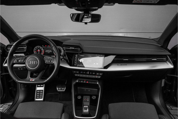 Audi A3 Sportback 30 TFSI S Edition Pano ACC Zwart Optiek Trekhaak