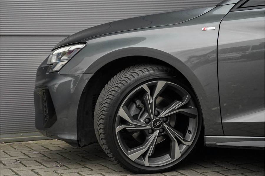 Audi A3 Sportback 30 TFSI S Edition Pano ACC Zwart Optiek Trekhaak