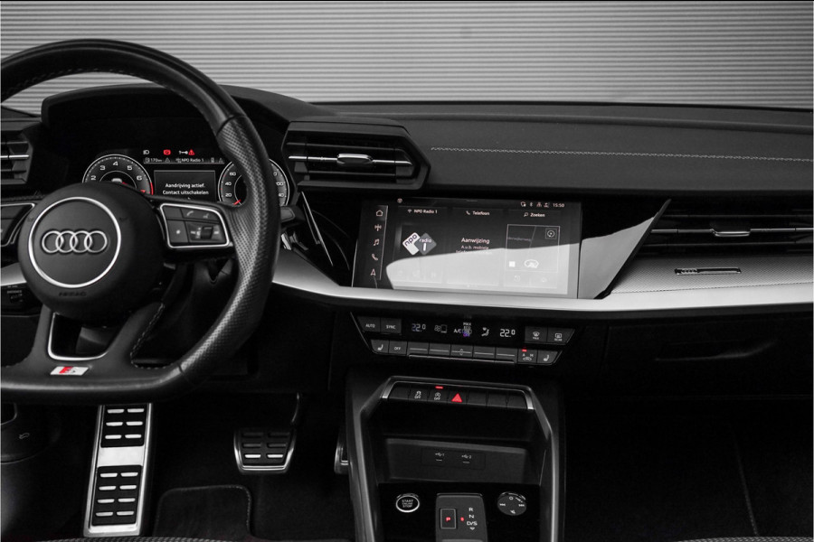 Audi A3 Sportback 30 TFSI S Edition Pano ACC Zwart Optiek Trekhaak