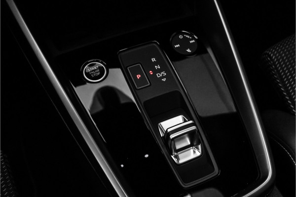 Audi A3 Sportback 30 TFSI S Edition Pano ACC Zwart Optiek Trekhaak