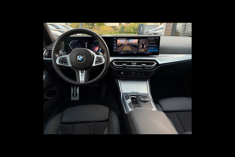 BMW 3 Serie Touring 320d xDrive M-SPORT ** LED, NAVI+, HALF-LEDER, PANO, H&K, HuD, TREKH, 19-inch LMV ** 1e EIG - UNFALLFREI ** ** INFORMEER OOK NAAR ONZE AANTREKKELIJKE FINANCIAL-LEASE TARIEVEN **