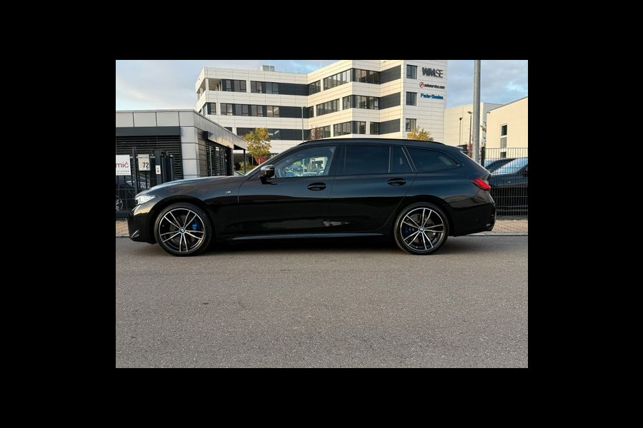 BMW 3 Serie Touring 320d xDrive M-SPORT ** LED, NAVI+, HALF-LEDER, PANO, H&K, HuD, TREKH, 19-inch LMV ** 1e EIG - UNFALLFREI ** ** INFORMEER OOK NAAR ONZE AANTREKKELIJKE FINANCIAL-LEASE TARIEVEN **