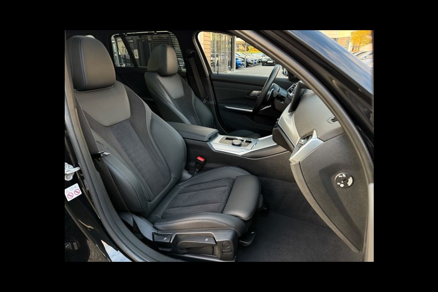 BMW 3 Serie Touring 320d xDrive M-SPORT ** LED, NAVI+, HALF-LEDER, PANO, H&K, HuD, TREKH, 19-inch LMV ** 1e EIG - UNFALLFREI ** ** INFORMEER OOK NAAR ONZE AANTREKKELIJKE FINANCIAL-LEASE TARIEVEN **