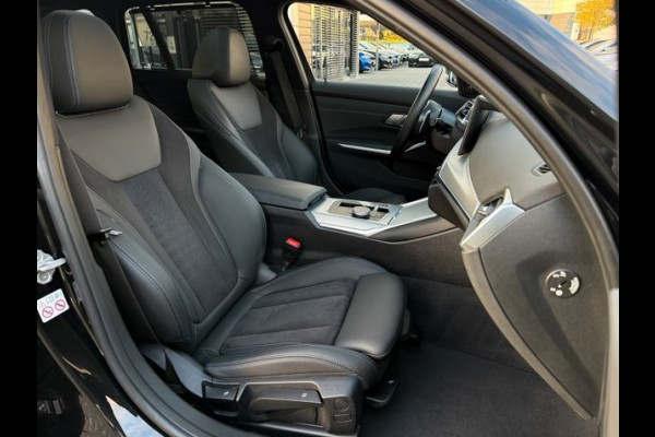 BMW 3 Serie Touring 320d xDrive M-SPORT ** LED, NAVI+, HALF-LEDER, PANO, H&K, HuD, TREKH, 19-inch LMV ** 1e EIG - UNFALLFREI ** ** INFORMEER OOK NAAR ONZE AANTREKKELIJKE FINANCIAL-LEASE TARIEVEN **