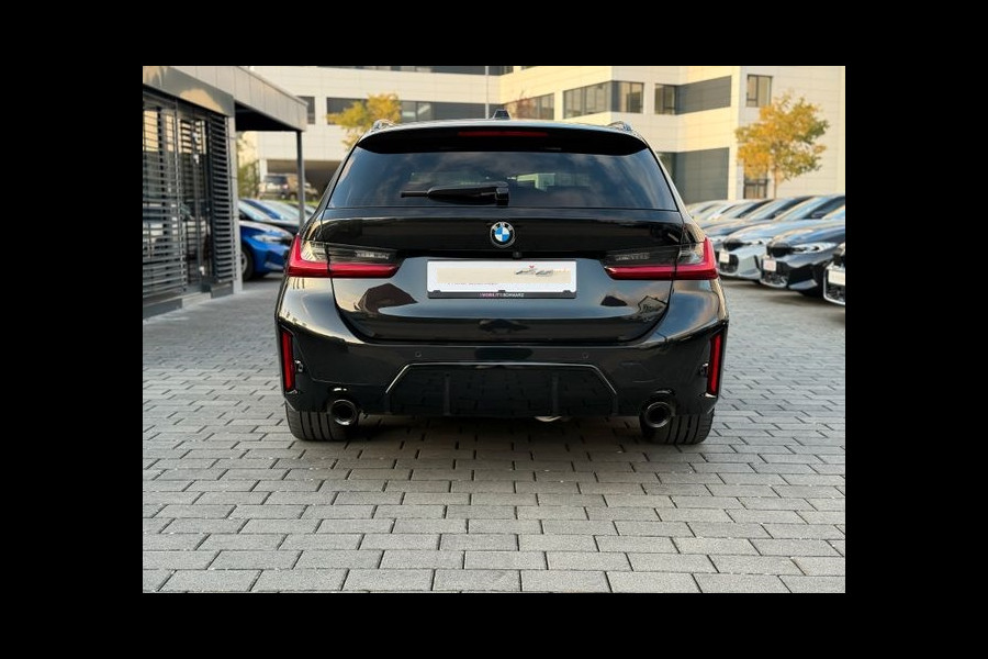BMW 3 Serie Touring 320d xDrive M-SPORT ** LED, NAVI+, HALF-LEDER, PANO, H&K, HuD, TREKH, 19-inch LMV ** 1e EIG - UNFALLFREI ** ** INFORMEER OOK NAAR ONZE AANTREKKELIJKE FINANCIAL-LEASE TARIEVEN **