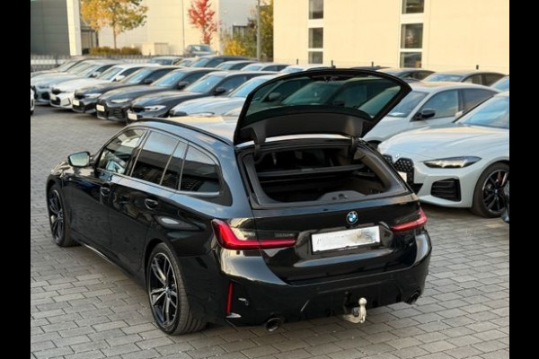 BMW 3 Serie Touring 320d xDrive M-SPORT ** LED, NAVI+, HALF-LEDER, PANO, H&K, HuD, TREKH, 19-inch LMV ** 1e EIG - UNFALLFREI ** ** INFORMEER OOK NAAR ONZE AANTREKKELIJKE FINANCIAL-LEASE TARIEVEN **