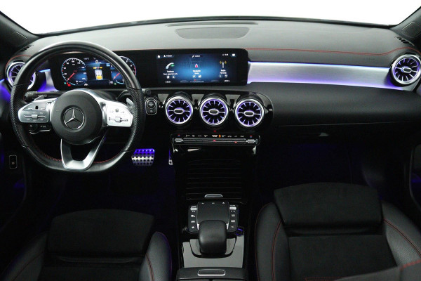 Mercedes-Benz CLA-Klasse Shooting Brake 180 AMG Night Upgrade (PANORAMADAK, SFEERVERLICHTING, STOELVERWARMING, 1e EIGENAAR)