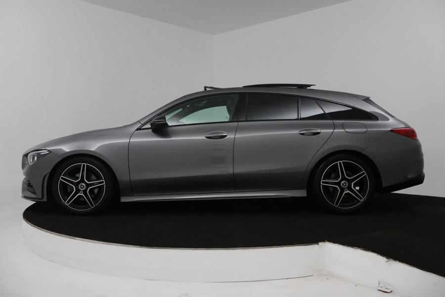 Mercedes-Benz CLA-Klasse Shooting Brake 180 AMG Night Upgrade (PANORAMADAK, SFEERVERLICHTING, STOELVERWARMING, 1e EIGENAAR)