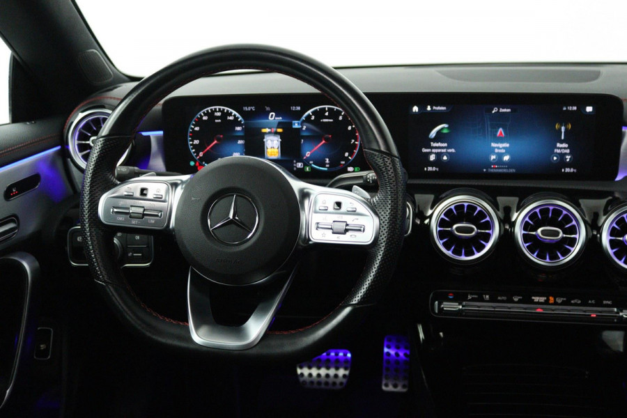 Mercedes-Benz CLA-Klasse Shooting Brake 180 AMG Night Upgrade (PANORAMADAK, SFEERVERLICHTING, STOELVERWARMING, 1e EIGENAAR)