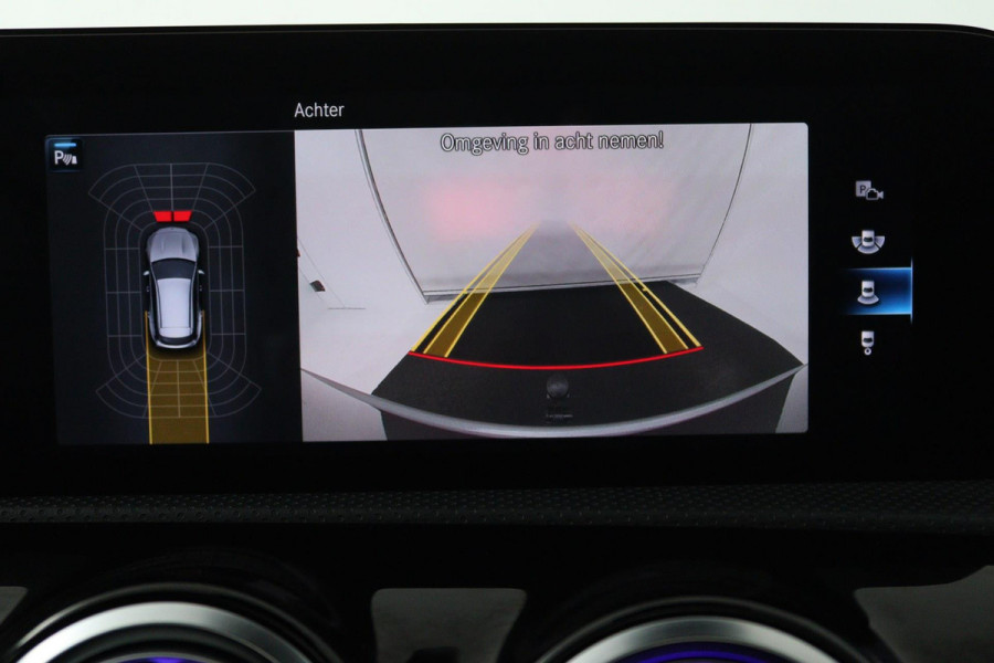 Mercedes-Benz CLA-Klasse Shooting Brake 180 AMG Night Upgrade (PANORAMADAK, SFEERVERLICHTING, STOELVERWARMING, 1e EIGENAAR)