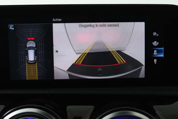 Mercedes-Benz CLA-Klasse Shooting Brake 180 AMG Night Upgrade (PANORAMADAK, SFEERVERLICHTING, STOELVERWARMING, 1e EIGENAAR)