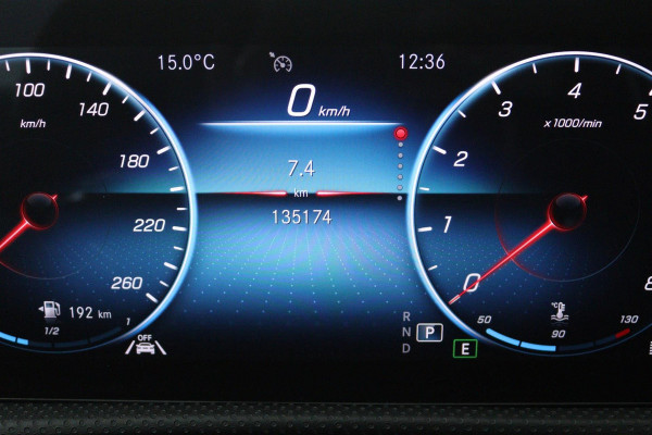 Mercedes-Benz CLA-Klasse Shooting Brake 180 AMG Night Upgrade (PANORAMADAK, SFEERVERLICHTING, STOELVERWARMING, 1e EIGENAAR)