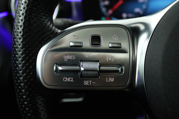 Mercedes-Benz CLA-Klasse Shooting Brake 180 AMG Night Upgrade (PANORAMADAK, SFEERVERLICHTING, STOELVERWARMING, 1e EIGENAAR)