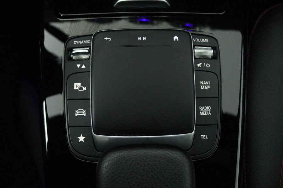 Mercedes-Benz CLA-Klasse Shooting Brake 180 AMG Night Upgrade (PANORAMADAK, SFEERVERLICHTING, STOELVERWARMING, 1e EIGENAAR)