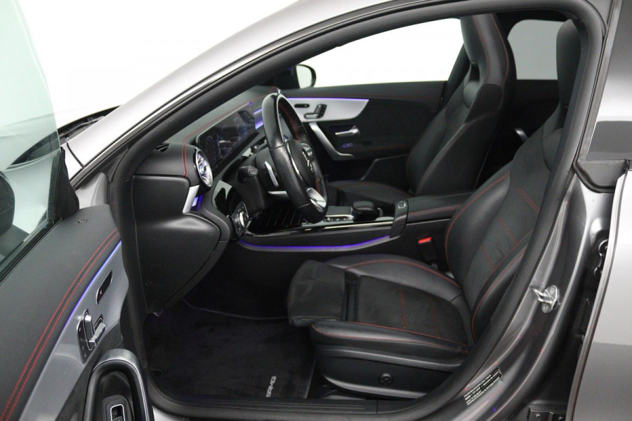 Mercedes-Benz CLA-Klasse Shooting Brake 180 AMG Night Upgrade (PANORAMADAK, SFEERVERLICHTING, STOELVERWARMING, 1e EIGENAAR)