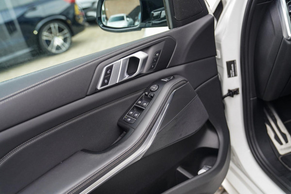 BMW X5 XDrive40i High Executive | HuD | Panorama | Luxe Leder | Camera | BMW LED | Sfeerverlichting | Stoelverwarming | Smart Key