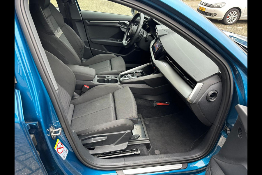 Audi A3 Sportback 30 TFSI Business edition NAP! Automaat Weinig KM!