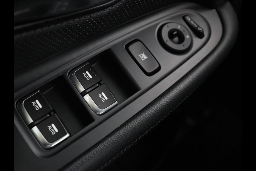 Kia Carens 1.6 GDi ExecutiveLine 7-Persoons | 1e eigenaar | Panoramadak | Leder | Stoel & stuurverwarming | Carplay | Camera | Navigatie | Elektrische stoelen | Cruise control | Climate control