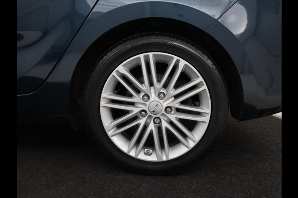 Kia Carens 1.6 GDi ExecutiveLine 7-Persoons | 1e eigenaar | Panoramadak | Leder | Stoel & stuurverwarming | Carplay | Camera | Navigatie | Elektrische stoelen | Cruise control | Climate control