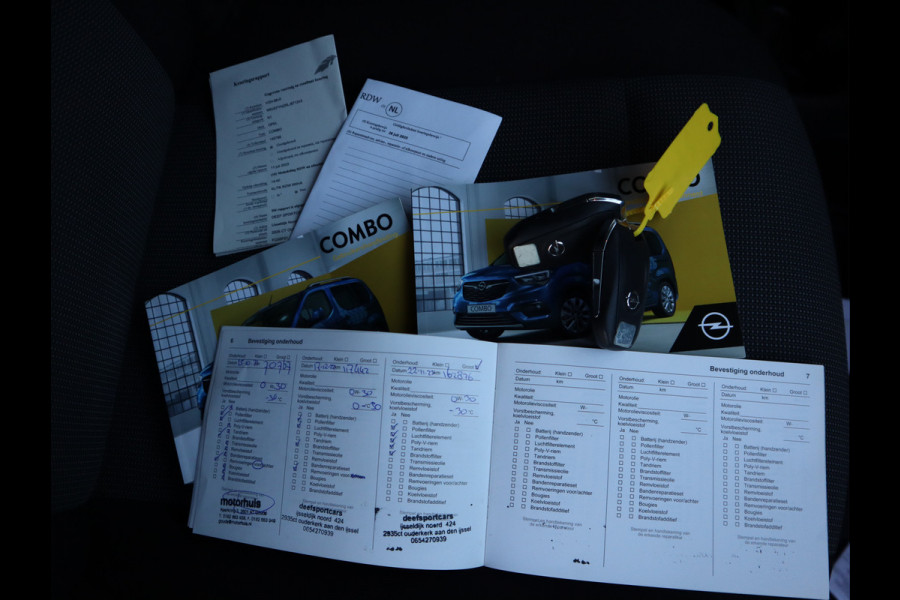 Opel Combo 1.5D 96 kw 131 pk Automaat - Trekhaak - Stoelverwarming