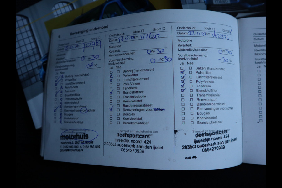 Opel Combo 1.5D 96 kw 131 pk Automaat - Trekhaak - Stoelverwarming